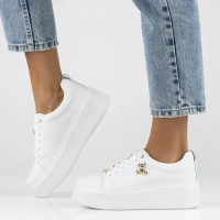 Bílé kožené sneakersy Filippo DP6246/25 WH