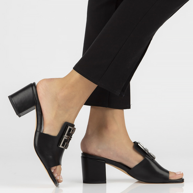 Černé kožené pantofle Filippo DK3731/22 BK