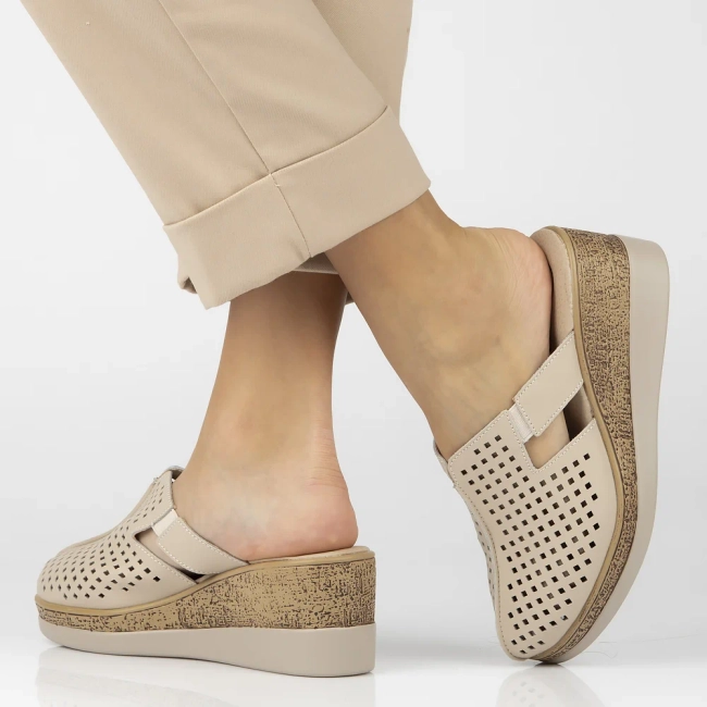 Béžové kožené pantofle Filippo DK6818/26 BE