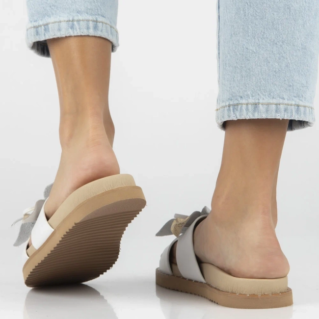 Bílé kožené pantofle Filippo DK7638/26 WH