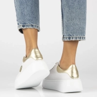Bílé kožené sneakersy Filippo DP6058/25 WH