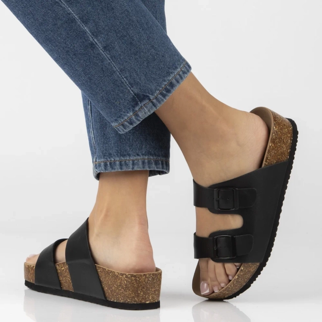 Černé kožené pantofle Filippo DK7885/26 BK