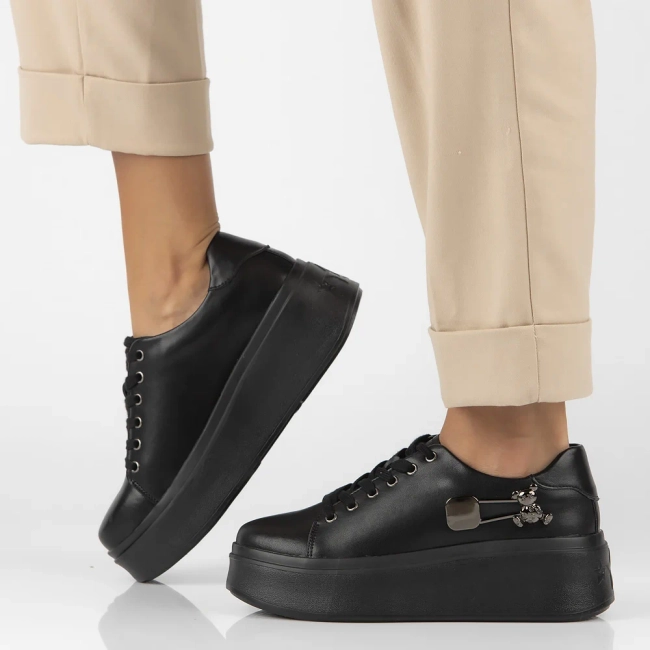 Černé kožené sneakersy Filippo DP6423/24 BK